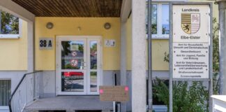 Jugendamt in Finsterwalde nach Angriff wieder geöffnet Künftig ist ein Wachschutz während der Sprechzeiten in den Ämtern der Kreisverwaltung in Finsterwalde und Bad Liebenwerda im Einsatz.