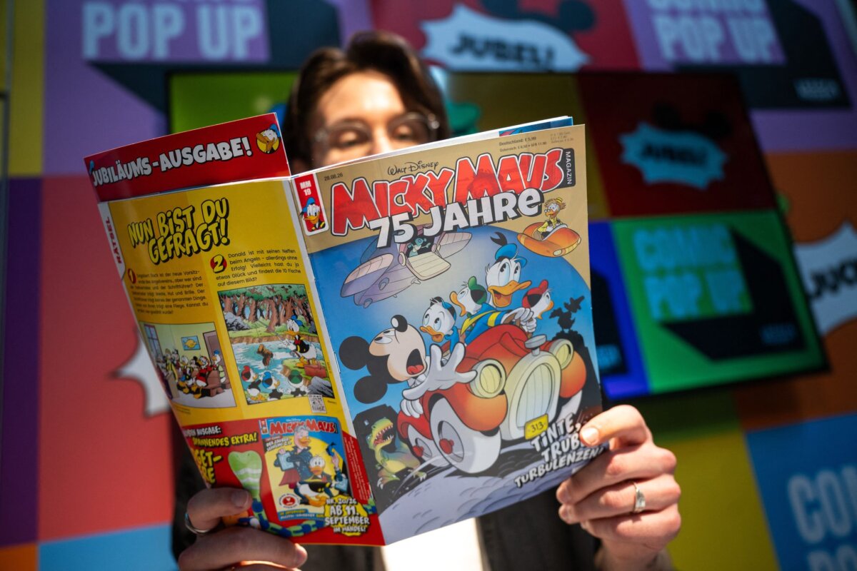 75 Jahre Micky Maus Magazin In der Jubiläumsausgabe geht es gewohnt turbulent zu.