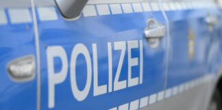 Polizei setzt Taser gegen Mann in Spandau ein Der Mann versucht haben, die Einsatzkräfte zu beißen. (Symbolbild)