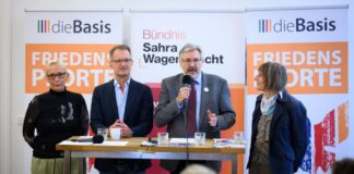 BSW und Die Basis wollen in Berlin zusammenarbeiten In Berlin wollen der Landesverband der Partei Die Basis und der BSW enger zusammenarbeiten. Das gaben die BSW-Landesvorsitzenden Josephine Thyrêt (l-r) und Alexander King sowie der Basis-Landesvorsitzende Dieter Bonitz und Landesschatzmeisterin Carola Muysers bekannt.