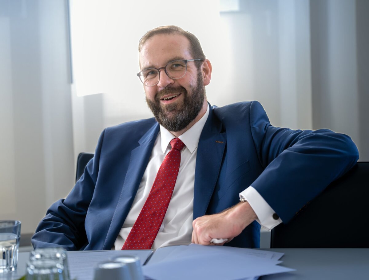 Brandenburgs Bildungsminister Gordon Hoffmann Der Bildungsminister freut sich über ein neues Projekt. (Archivbild)