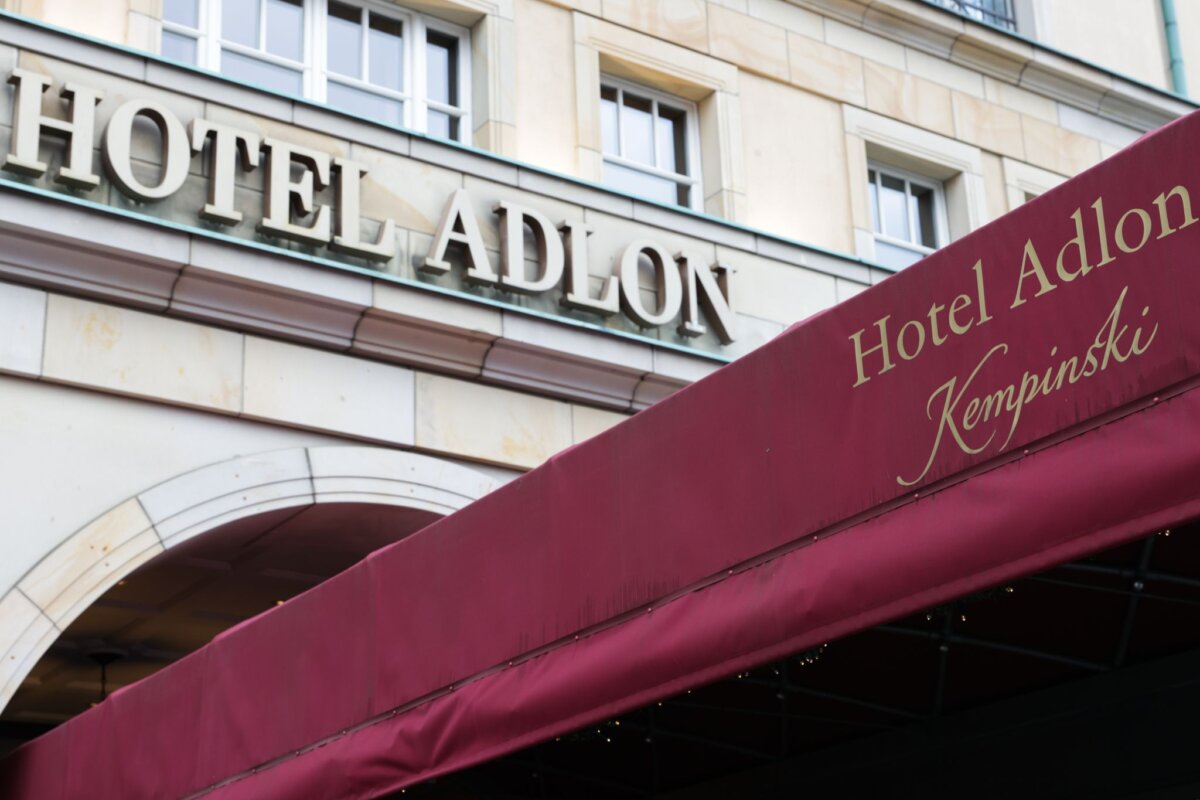 Hotel Adlon Das Hotel-Adlon soll verkauft werden. (Archivbild)