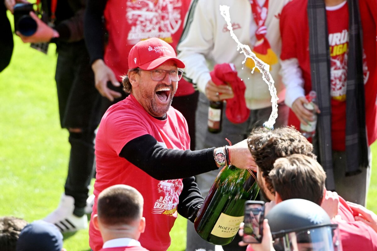 Claus-Dieter Wollitz Trainer, Party-Tier und Identifikationsfigur: Energie-Coach Claus-Dieter Wollitz.