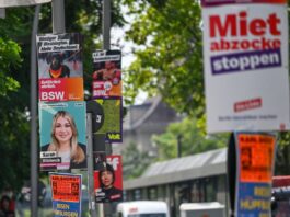 Viele Verstöße beim Aufhängen der Wahlplakate In Berlin hängen seit Sonntag tausende von Wahlplakaten an den Laternenmasten. (Archivbild)