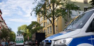 Nach Bombenfund: Seniorenheim wird nicht evakuiert Die Polizei bittet Menschen im Sperrkreis in Berlin-Neukölln, ihre Häuser und Wohnungen wegen einer Bombenentschärfung zu verlassen - ein Seniorenheim darf bleiben.