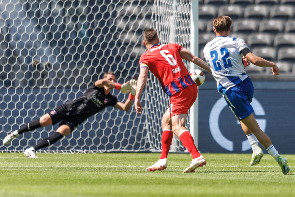 Hertha BSC - 1. FC Heidenheim Marten Winkler war der überragende Spieler der ersten Halbzeit.