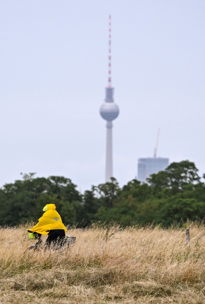 Kühle Temperaturen am Wochenende Am Samstag rechnen die Wetterexperten im Süden anfangs mit schauerartigem und teils gewittrigem Regen. (Archivbild)