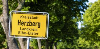 Wegen Geruchsproblemen: Gymnasium in Herzberg bleibt zu Für die Schüler eines Gymnasiums in Herzberg beginnt das neue Schuljahr im Distanzunterricht. (Symbolbild)