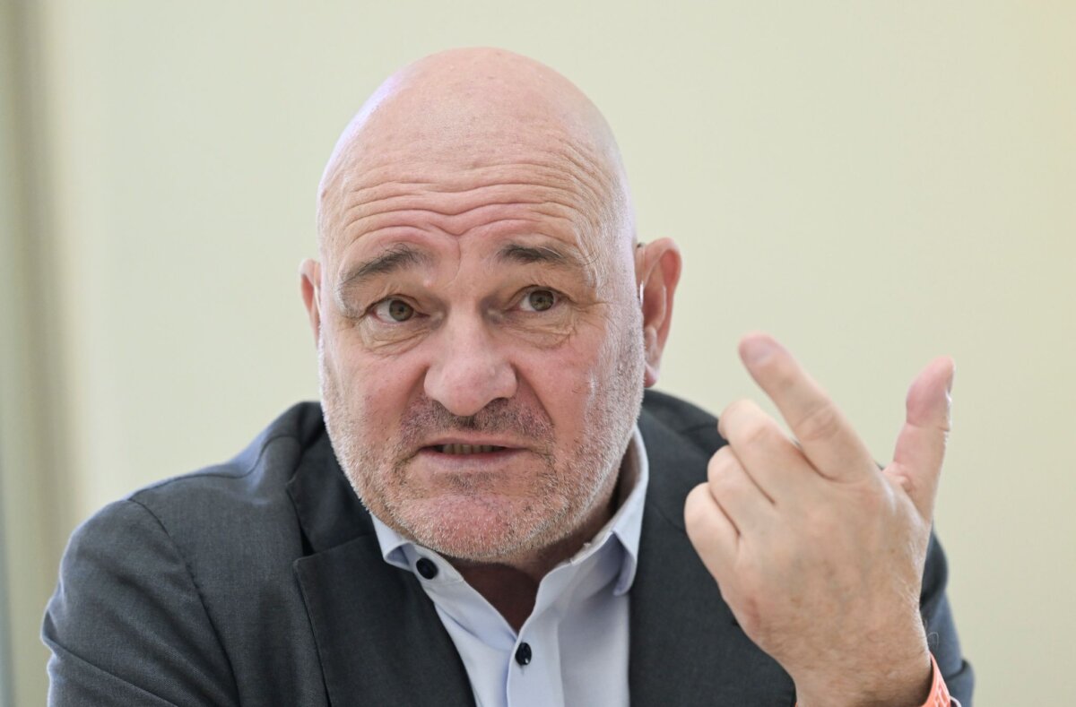 Infrastrukturminister Robert Crumbach Crumbach will im Zweifel juristisch gegen die hohen Trassenpreise vorgehen.