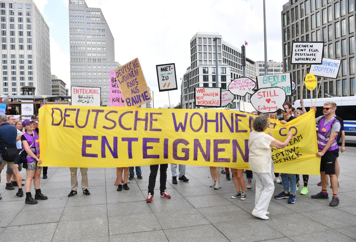 Demonstration in Berlin gegen hohe Mieten CDU-Spitzenkandidat Stefan Evers lehnt Enteignungen von Wohnungsunternehmen ab. (Archivbild)