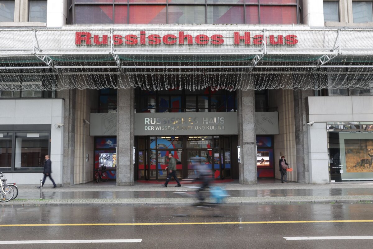Berlin - "Russisches Haus" in der Friedrichstraße Das Russische Haus in Berlin ist immer wieder Anlass für Debatten. (Archivbild)