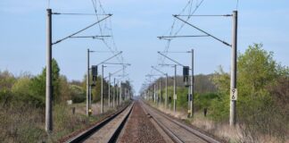 Die ostdeutschen Verkehrsminister wollen in Gera über ihre Beratungen unter anderem zur Finanzierung der Schiene und dem Ausbau der Verkehrsinfrastruktur in ländlichen Regionen informieren. (Symbolbild)