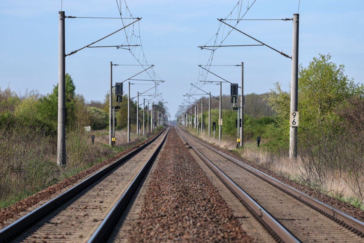 Arbeitstreffen ostdeutscher Verkehrsminister Die ostdeutschen Verkehrsminister wollen in Gera über ihre Beratungen unter anderem zur Finanzierung der Schiene und dem Ausbau der Verkehrsinfrastruktur in ländlichen Regionen informieren. (Symbolbild)