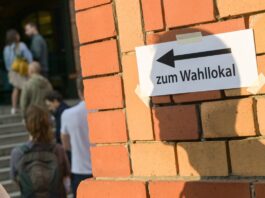 Mit Flyern: Türkischer Bund wirbt für Berlin-Wahl Der Türkische Bund ruft die Menschen mit einer Postkarten-Kampagne zur Stimmabgabe bei der Berlin-Wahl auf. (Symbolbild)