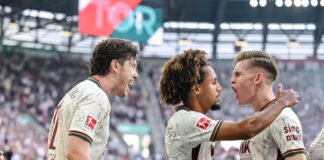 Augsburgs Kade und das «coole Spiel» vor Klopps Augen Anton Kade (r) brüllt seine Freude nach seinem 2:0 heraus.