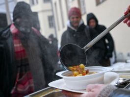 Wohnungslose können heute erstmals in Tagesstätte wählen In Berlin leben tausende Menschen auf der Straße und mehrere Zehntausend in Unterkünften für Menschen ohne eigene Wohnung oder bei Bekannten. (Symbolbild)