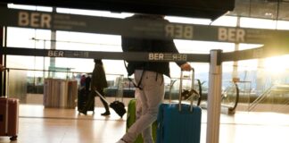 BER erwartet 90.000 Passagiere – Heimkehrer füllen Straßen Tausende Reisende werden am BER erwartet. (Archivbild)