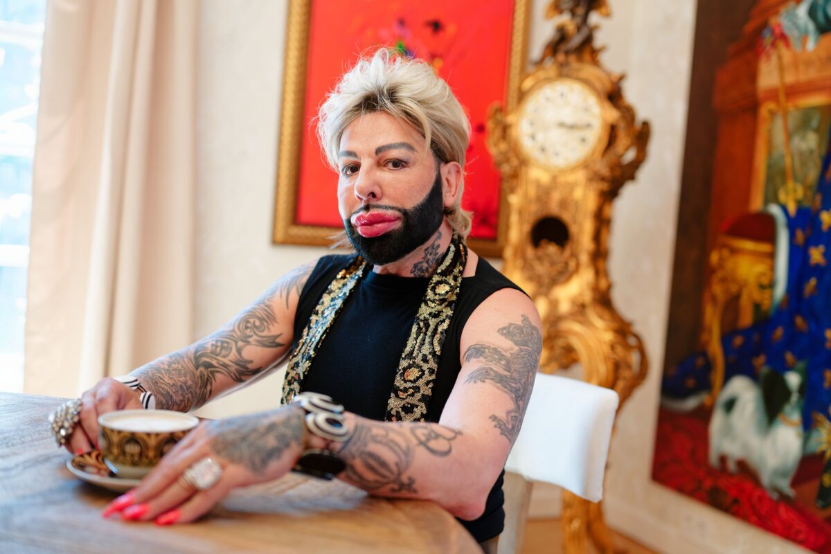 Harald Glööckler Glööckler in seiner Villa - das Erdgeschoss ist Galerie, oben ist privat.