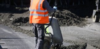 Mehr Aufträge für ostdeutsche Baufirmen im ersten Halbjahr Die ostdeutsche Bauindustrie hat im ersten Halbjahr mehr Aufträge entgegengenommen als 2025. (Archivbild)