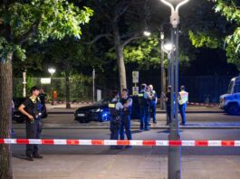 Ermittlungen zu tödlichen Schüssen am Bahnhof Zoo dauern an Der 30-Jähriger wurde trotz eingeleiteter Reanimationsmaßnahmen noch am Tatort für tot erklärt. (Archivbild)