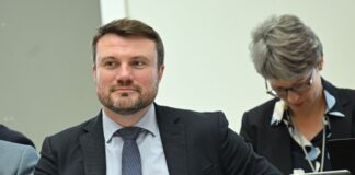 Brandenburg muss kräftig sparen – Milliardenloch im Haushalt Brandenburgs Finanzminister Daniel Keller (SPD) steht vor einer schwierigen Aufstellung des Doppelhaushaltes für die nächsten beiden Jahre. (Archivbild)