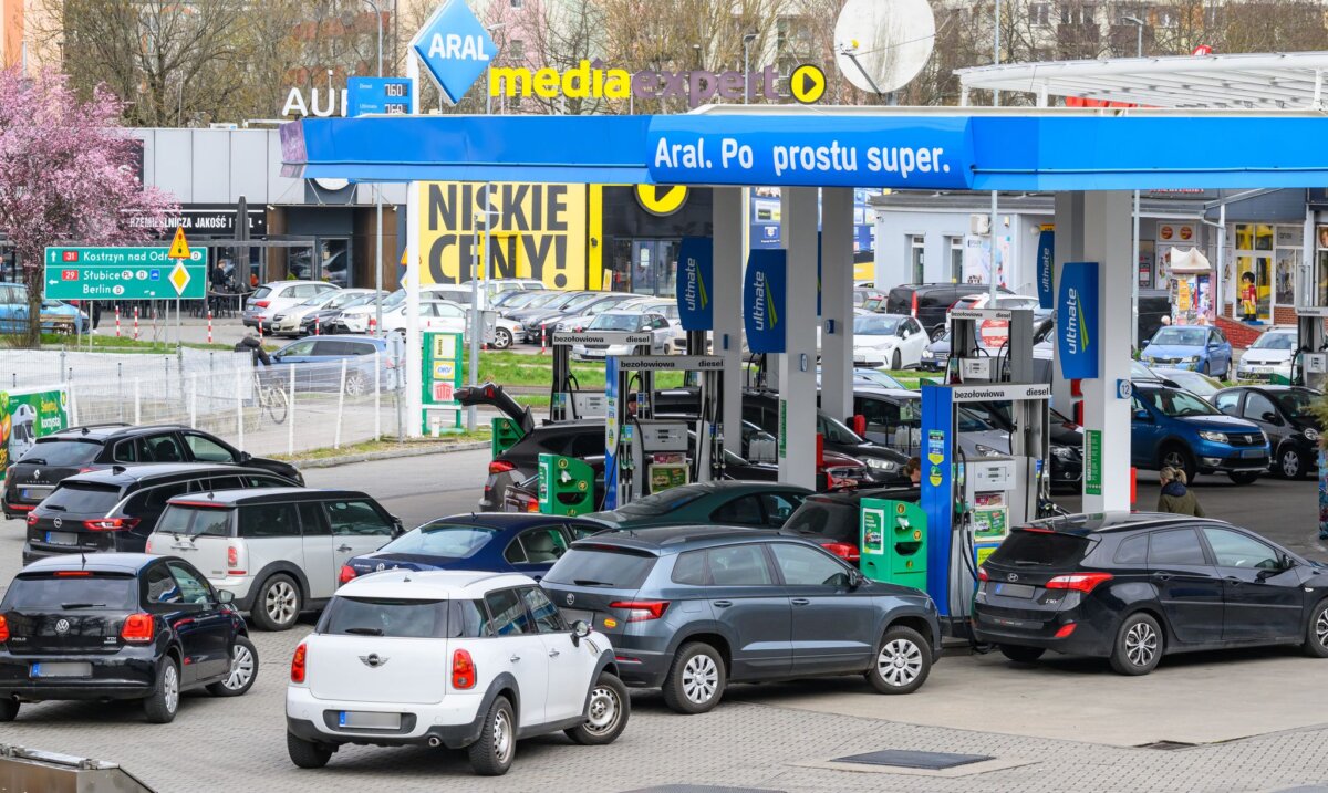 Polens Spritpreisdeckel tritt in Kraft In Polen gilt vorübergehend eine gesenkte Mehrwertsteuer auf Benzin und Diesel. (Archivbild)