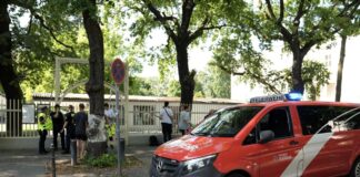 Tödlicher Badeunfall im Halensee Eingang zum Strandbad Halensee. Eine Person ist hier bei einem Badeunfall gestorben.