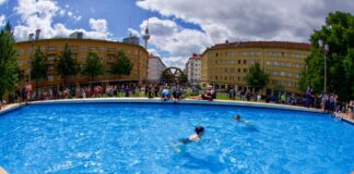 Es gibt diverse Programmpunkte wie ein Kraulkurs oder Synchronschwimmen. (Archivbild)