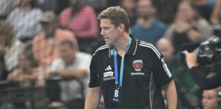 Füchse vor Saisonstart unter Druck: «Der Kopf arbeitet» Füchse-Trainer Nicolej Krickau fordert eine Steigerung in der Abwehr (Archivbild)