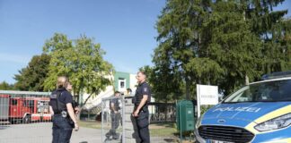 Was wir über die Gewalttat an einer Schule bei Berlin wissen Nach einer Gewalttat in einer Schule in Brandenburg gibt es zwei Todesopfer.