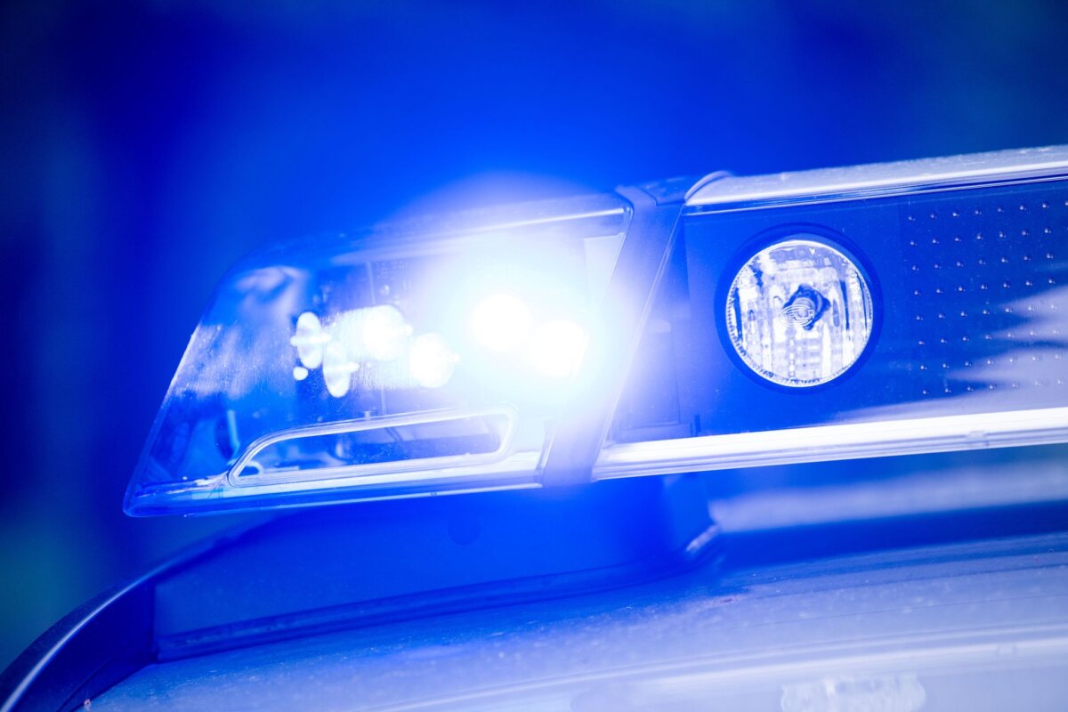 Polizei Blaulicht In einer Obdachlosenunterkunft hat es gebrannt. (Symbolbild)