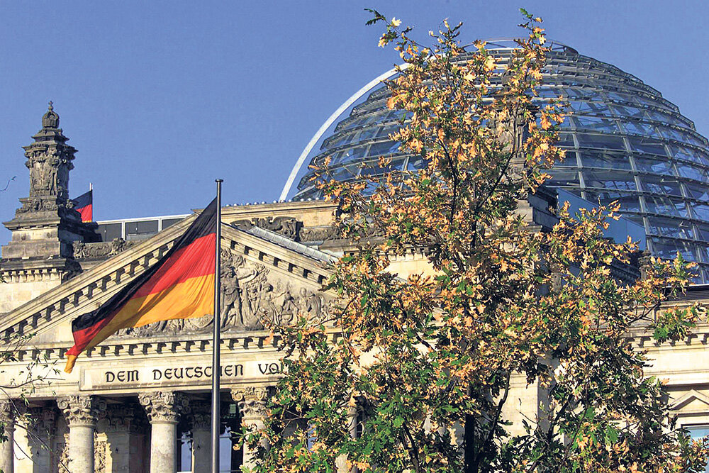 Gelb verfärbte Blätter und Kronen mit vielen kahlen Stellen sind bei Bäumen typische Symptome von Trockenstress. Bild: IMAGO / PEMAX Gelb verfärbte Blätter und Kronen mit vielen kahlen Stellen sind bei Bäumen typische Symptome von Trockenstress. Bild: IMAGO / PEMAX