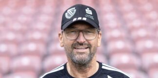 Trainer Claus-Dieter Wollitz freut sich auf die erste Saison in der zweiten Liga nach zwölf Jahren Pause. (Archivbild)