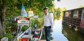 Schwimmender Kiosk biegt auf die Zielgerade für dieses Jahr Winkelmann fährt dreimal die Woche raus.