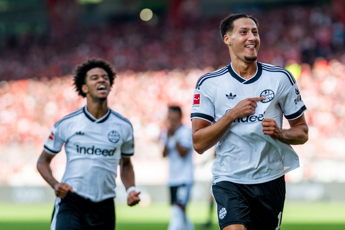 1. FC Union Berlin - Eintracht Frankfurt Drei Tore zum Auftakt: Younes Ebnoutalib jubelt nach einem perfekten Bundesliga-Tag.