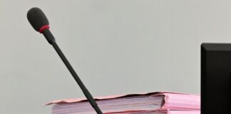 Sterbehilfe: Prozess gegen 75-jährigen Arzt beginnt Einem 75-jährigen Arzt wird Totschlag vorgeworfen? (Symbolbild)