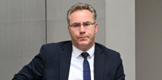 Staatssekretär räumt nach Hackerangriff offene Fragen ein Digitalisierungs-Staatssekretär Florian Hauer räumte ein, dass es zum Hackerangriff auf Teile der Berliner Verwaltung noch viele offene Fragen gibt. (Archivbild)