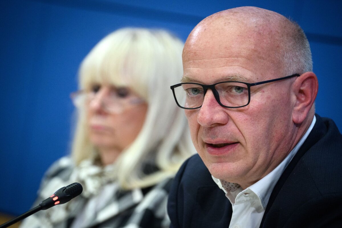 Hackerangriff auf Teile der Berliner Verwaltung Berlins Regierender Bürgermeister Kai Wegner (r, CDU) und Innensenatorin Iris Spranger (SPD)