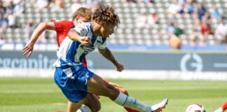 Herthas Neuzugang Oluwaseun Adewumi schließt zum 4:1-Endstand ab.