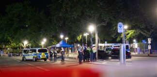 Tödliche Schüsse am Bahnhof Zoo – Polizei sucht Täter Großeinsatz am Bahnhof Zoo: Dort fielen in der Nacht tödliche Schüsse.