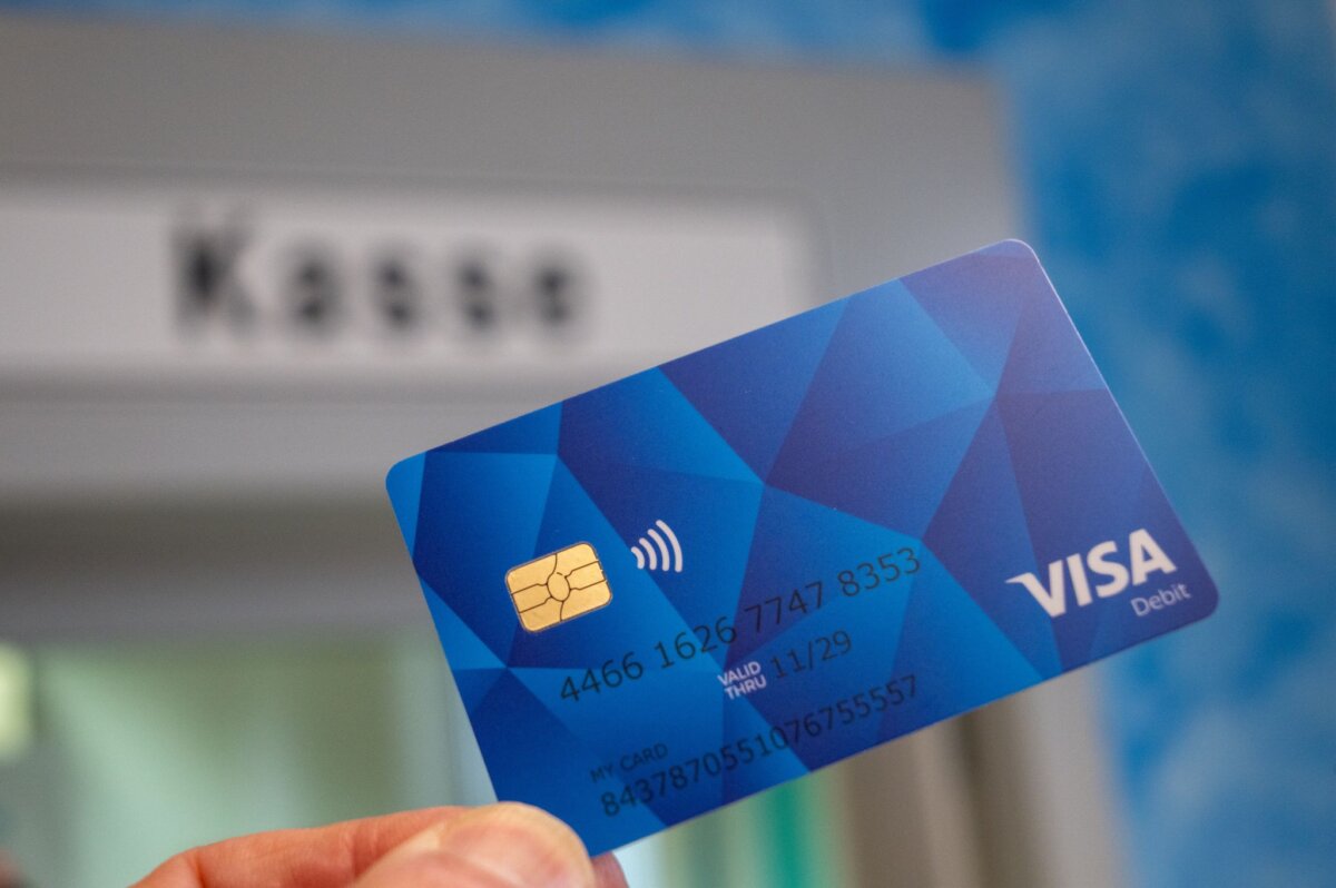 Bezahlkarte für Asylbewerber Über die Einführung einer Bezahlkarte für Asylbewerber wurde in Berlin lange diskutiert. (Symbolbild)
