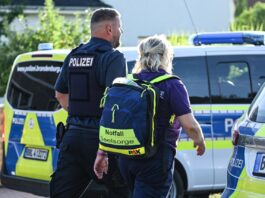 Notfallteam kommt nach tödlichem Angriff auf Schulcampus Notfallseelsorger sind an der Brandenburger Schule im Einsatz.