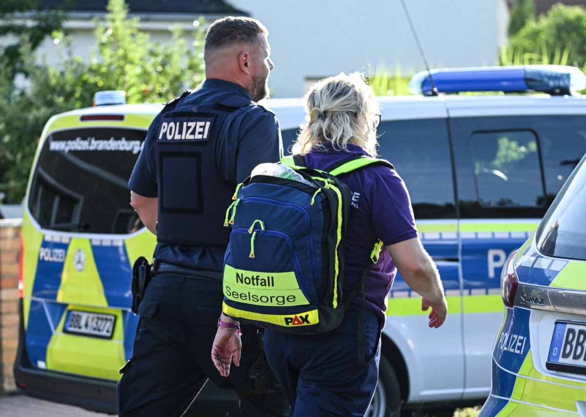 Gewalttat an Brandenburger Schule Notfallseelsorger sind an der Brandenburger Schule im Einsatz.