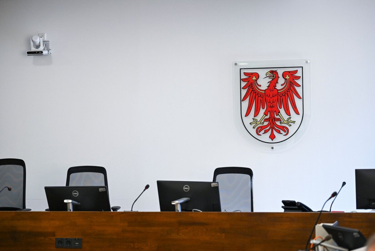 Landgericht Potsdam Ein 77-jähriger ehemaliger Arzt steht vor dem Landgericht in Potsdam. (Symbolbild)