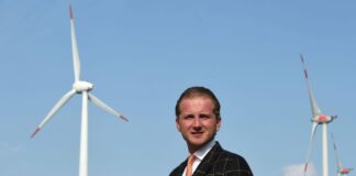 Flughafen: Holt ist nicht über Rostock geflohen Gegen Windkraftbetrüger Hendrik Holt liegt eine Anzeige vor: Er soll in den Kauf des Flughafens Rostock verstrickt sein. (Archivbild)