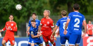 Kein Pokal-Coup von Krieschow: Mainz locker in zweiter Runde Der Mainzer Phillip Tietz (m) sorgte schnell für klare Verhältnisse.
