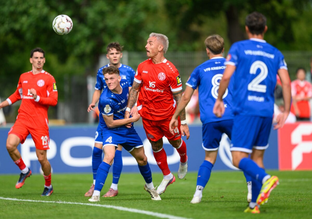 VfB Krieschow - 1. FSV Mainz 05 Der Mainzer Phillip Tietz (m) sorgte schnell für klare Verhältnisse.