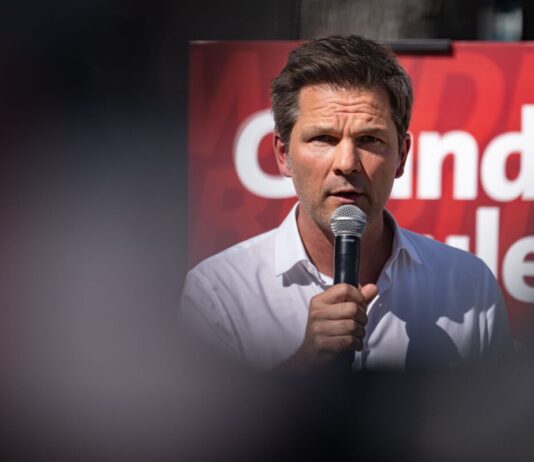 SPD-Spitzenkandidat will Millionen in Drogenhilfe stecken 25 Millionen Euro zusätzlich pro Jahr für die Drogenhilfe könne Berlin sich leisten, sagt Krach. (Archivbild)