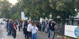 Polizei zu Gewalttat: Einer der Toten war Erzieher An einer Schule sind am Donnerstag zwei Menschen getötet worden.