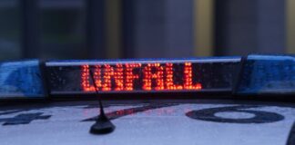 Nach Unfall auf A111: Motorradfahrer erliegt Verletzungen (Symbolbild) 